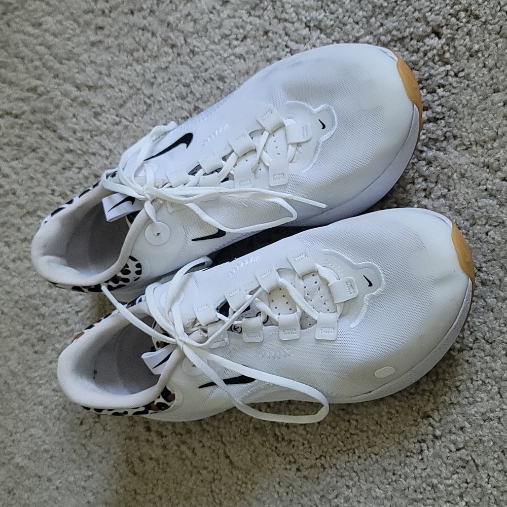 Nike React cheetah print size 9.5